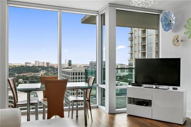 Building Photo - 300 Bowie St