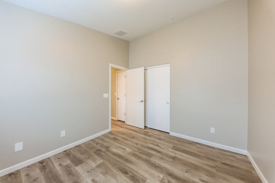 Building Photo - 10016 W Gross Ave