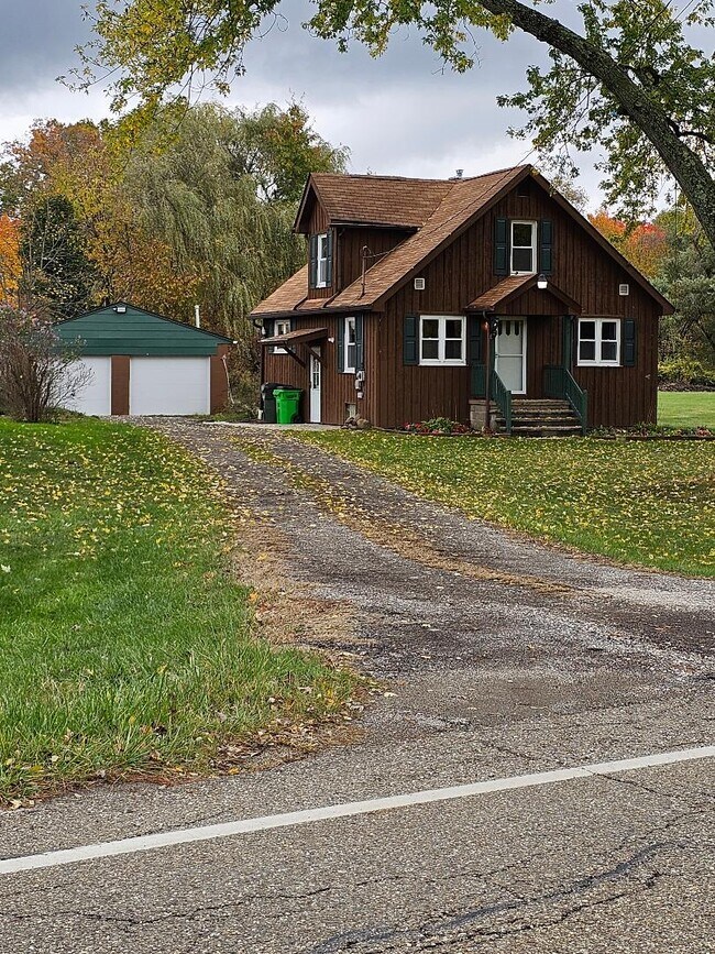 Primary Photo - 1349 Newton St