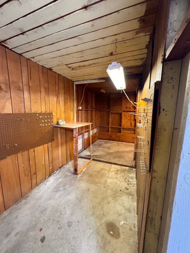 Building Photo - 1533 NE Hollis St