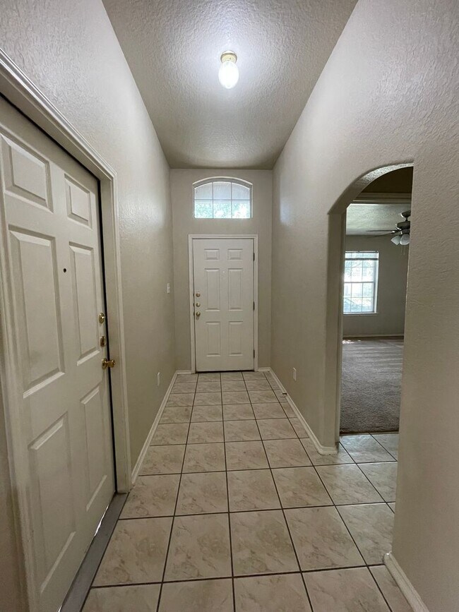 Building Photo - NEW ON MARKET