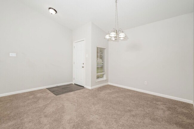Building Photo - 2730 Bear Springs Dr