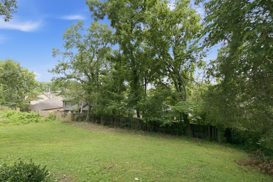 Building Photo - 2614 Edge O Lake Dr
