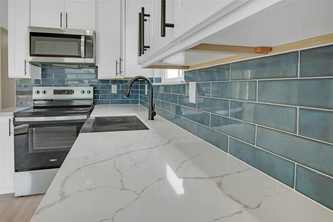 Building Photo - 835 22nd St