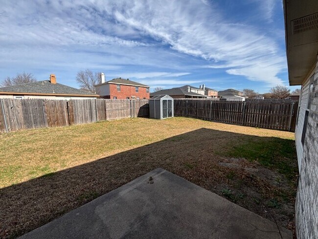 Building Photo - 1 Story Home in Crowlley with Community Pool
