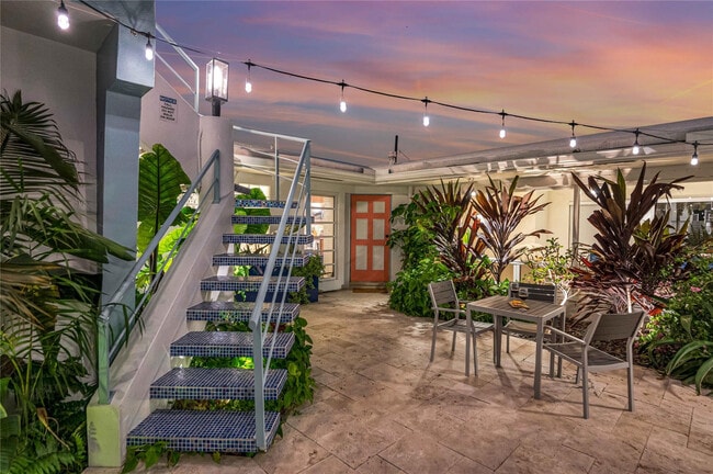 Building Photo - 2740 NE 15th St