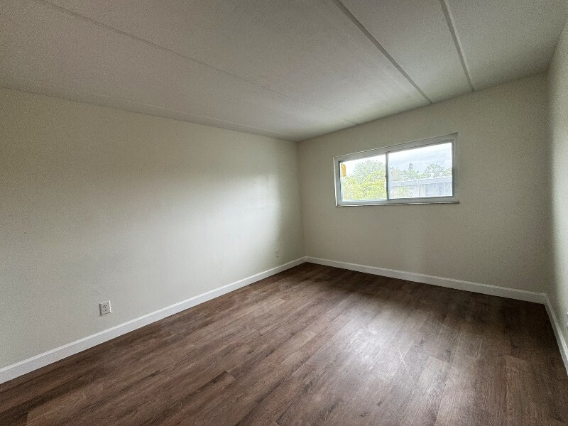 Building Photo - 3001 Thrush Dr