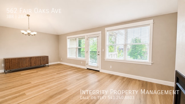 Building Photo - 562 Fair Oaks Ave