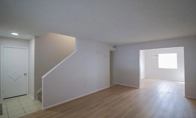 Building Photo - 219 Debora Ct