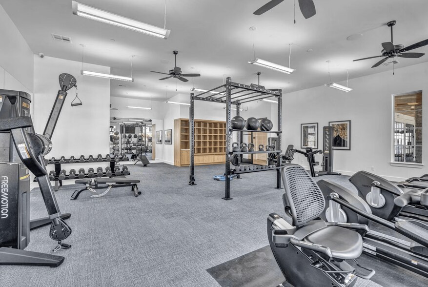 Building Photo - 1501 W Howard Ln