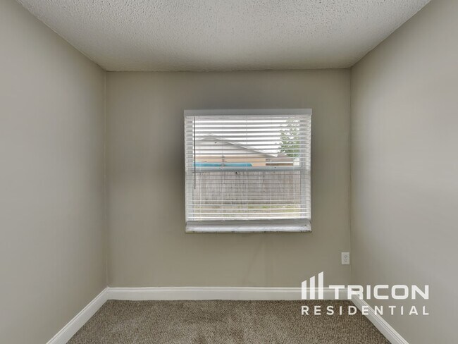 Building Photo - 111 Ravenway Dr