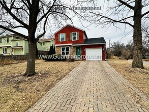 Building Photo - St Louis Park Single Family Home, Dishwasher, Garage, Patio