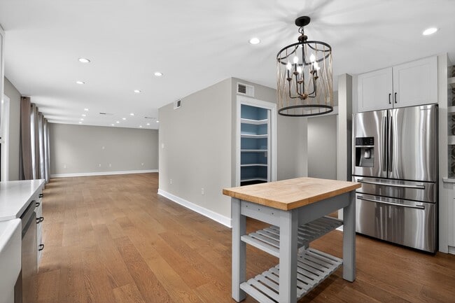 Building Photo - 6506 Jadecrest Dr