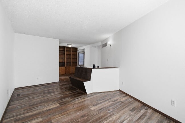 Building Photo - Newly Remodeled Duplex in Grove | Immediate Move In