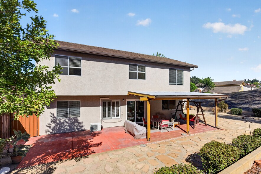 Building Photo - 13962 Barrymore St