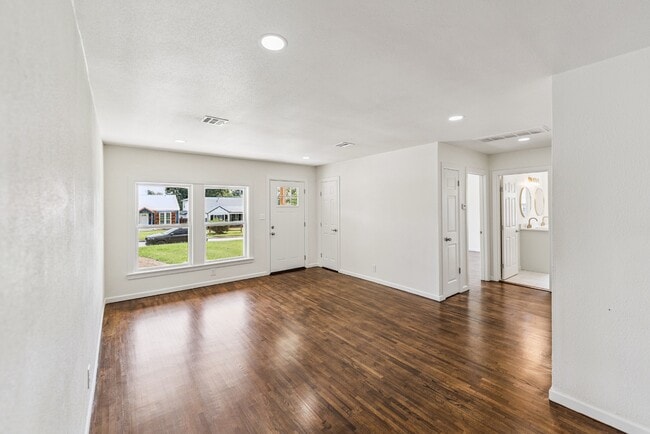 Building Photo - 1306 S Darlington Ave