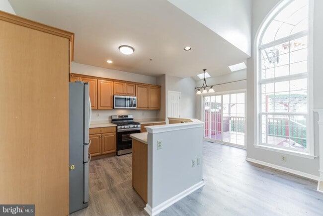 Building Photo - 40 Madison Way