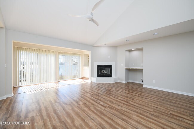 Building Photo - 222 Waters Edge Dr