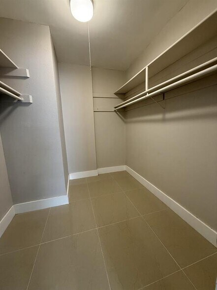 Building Photo - 3307 NW 108th Dr