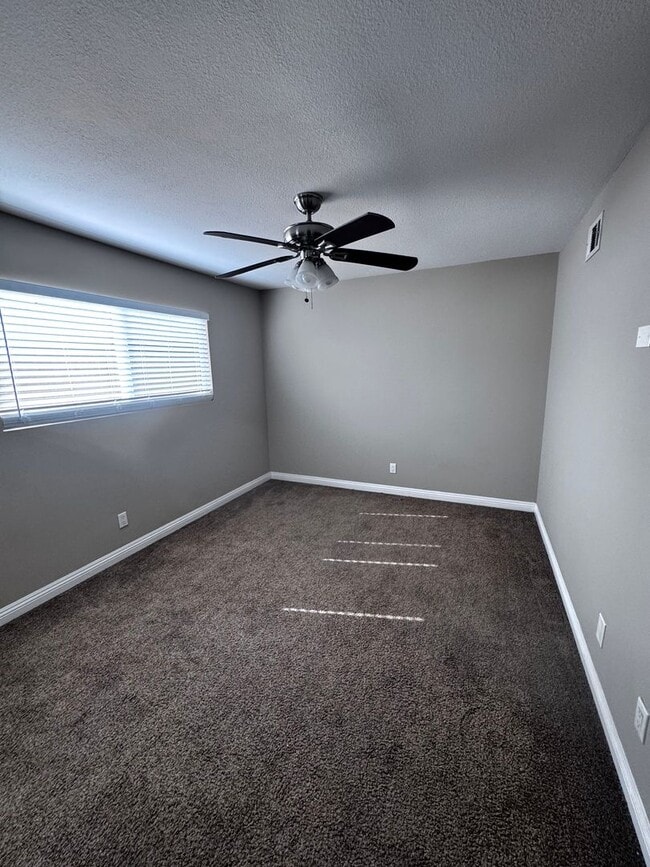 Building Photo - Beautiful 4 bed 2 baths house in a great a...