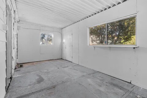 Building Photo - 911 E 52nd St