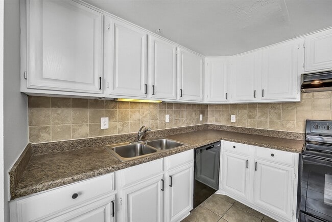 Building Photo - 14703 Barryknoll Ln