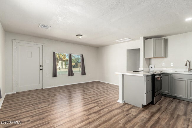 Building Photo - 1424 S Bonarden Ln