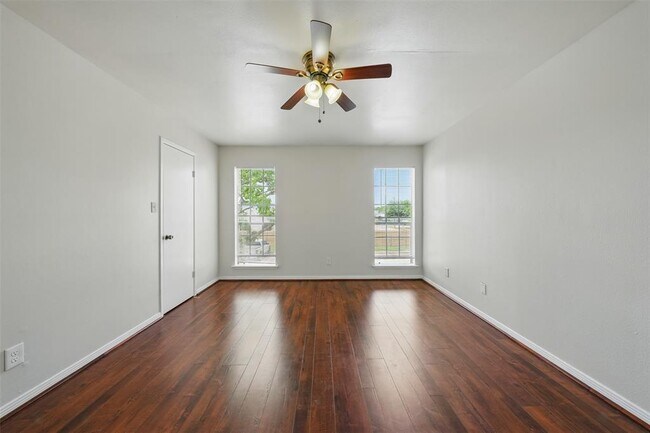 Building Photo - 2626 Holly Hall St