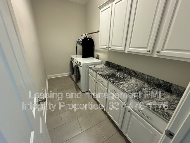 Building Photo - 216 Golden Cypress Dr