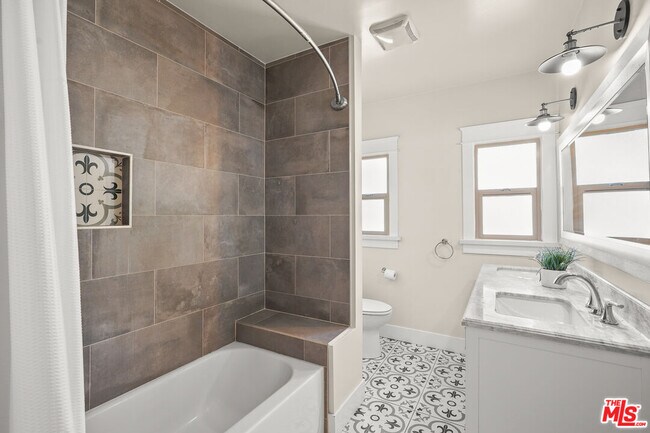 Building Photo - 1828 W 84th St