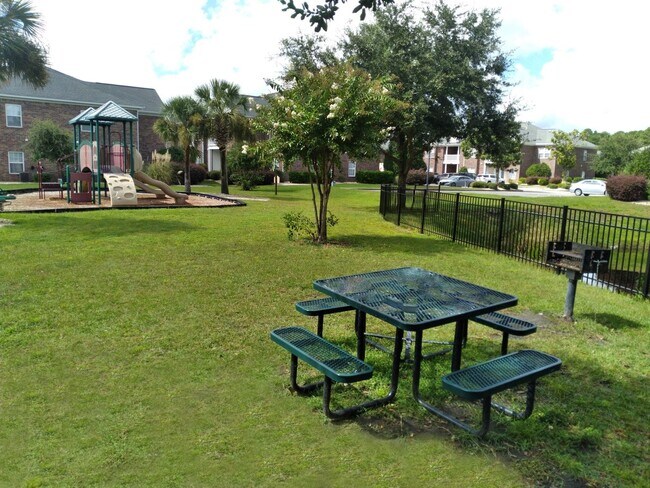 Building Photo - FIRST FLOOR, 3 BEDROOM, 2 BATH UNFURNISHED...
