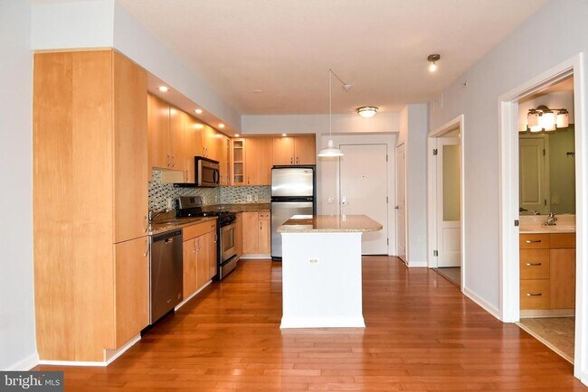 Building Photo - 440 L St NW