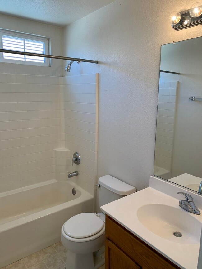 Building Photo - Beautiful 3 Bedroom, 2.5 Brentwood Home