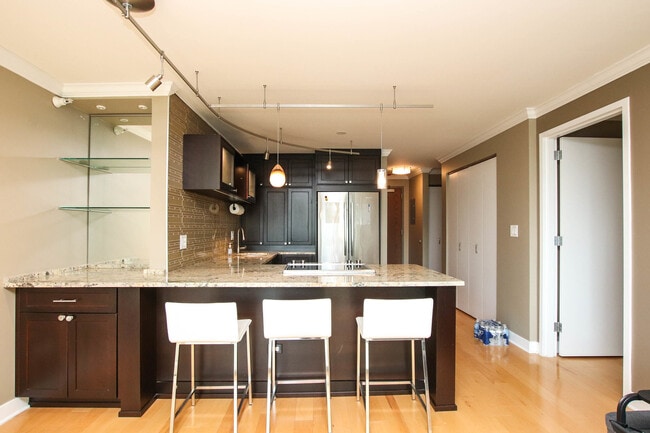 Building Photo - 2 E Erie St