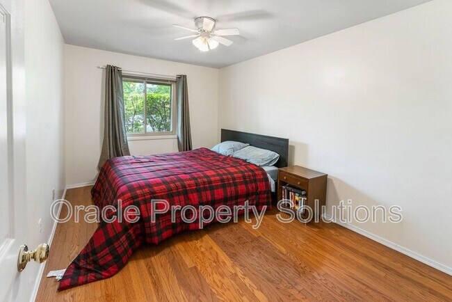 Building Photo - 5360 Red Lake Ct