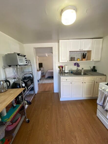 kitchen - 81 Cedar St