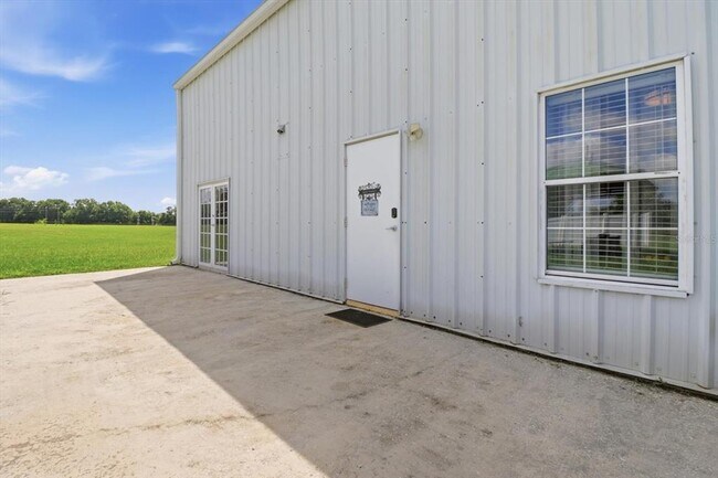 Building Photo - 11752 NE Jacksonville Rd