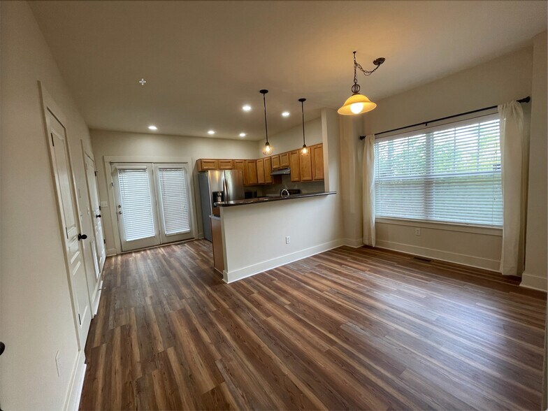 Building Photo - 2364 Zermatt Ave