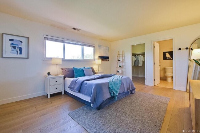 Building Photo - 542 Brewster Ave