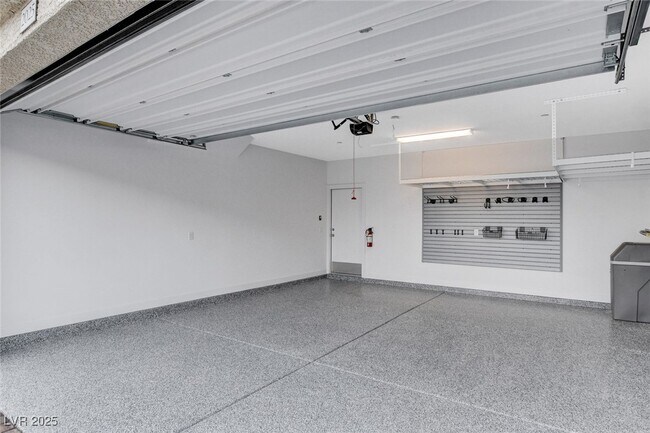 Building Photo - 237 Callen Falls Ave