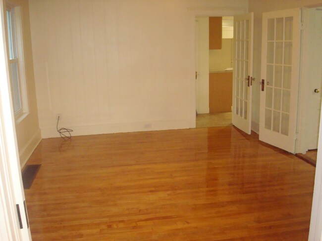 Building Photo - 818 Amesbury Rd