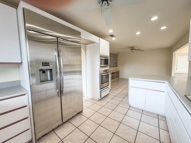 Building Photo - 2274 Caminito Castillo