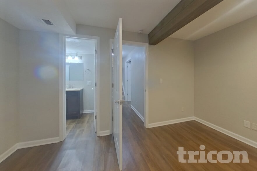 Building Photo - 1404 S Montebello Ln