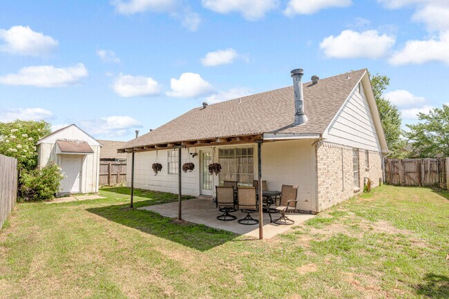 Building Photo - 36 Moss Dr