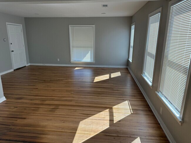 Building Photo - 3223 Cherrywood Ave