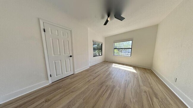 Building Photo - 1426 40th St S