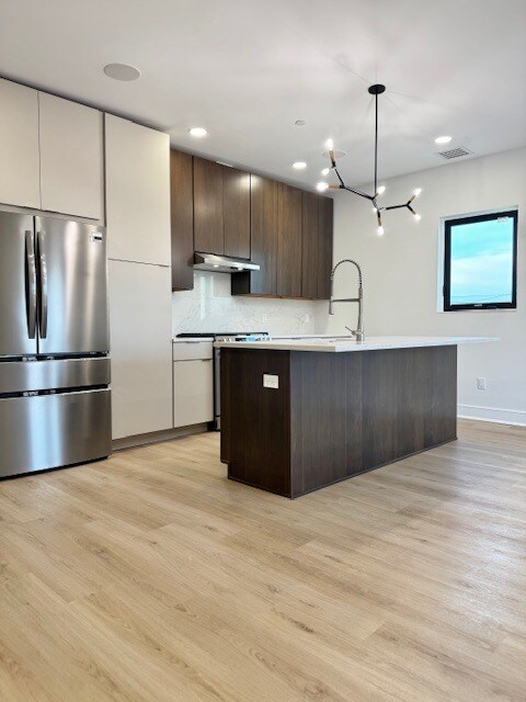 Building Photo - 85 W High St