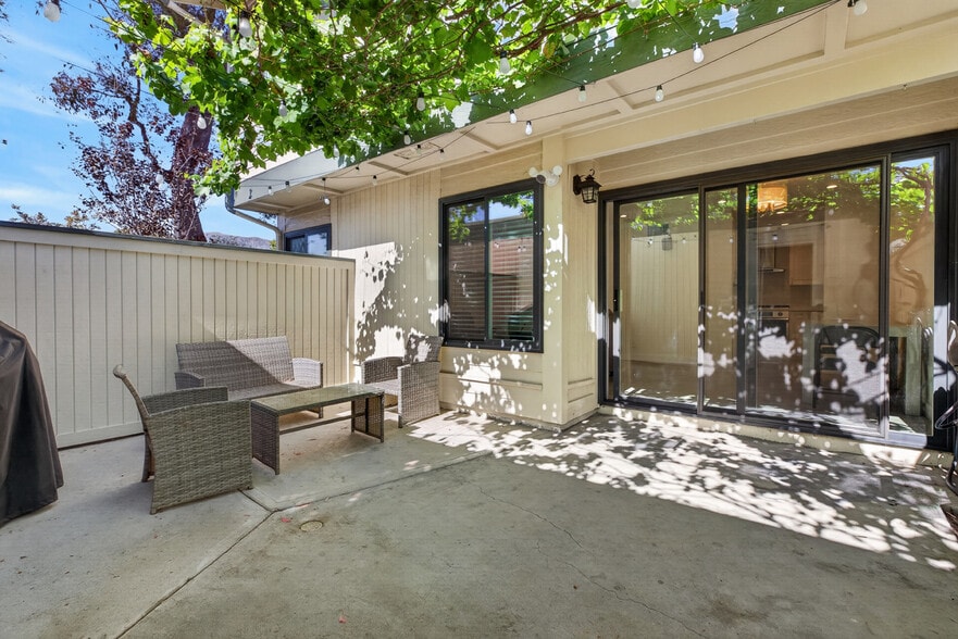 Building Photo - 10475 Newhome Ave