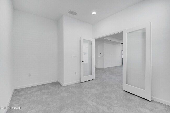 Building Photo - 215 Summertime Pl