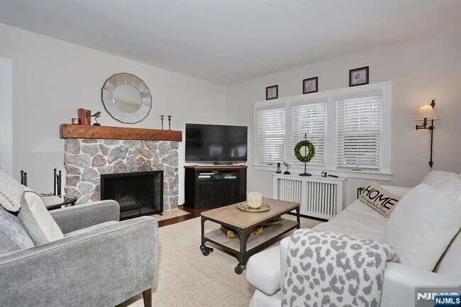 Building Photo - 2 Maysenger Rd